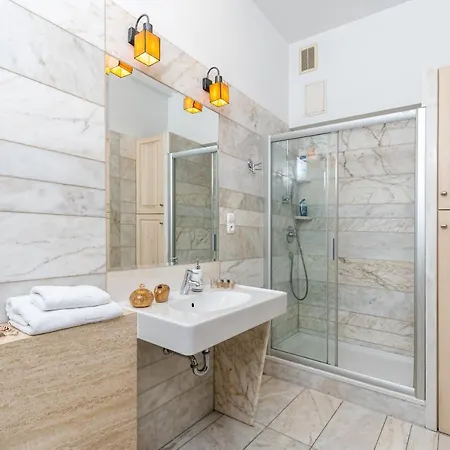 Location To Explore Spacious 105m2 Apartmán