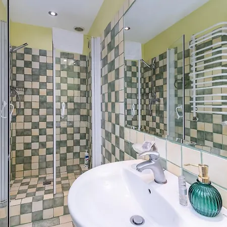 Location To Explore Spacious 105m2 * Cracovia