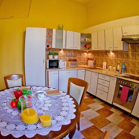 Location To Explore Spacious 105m2 * Cracovia