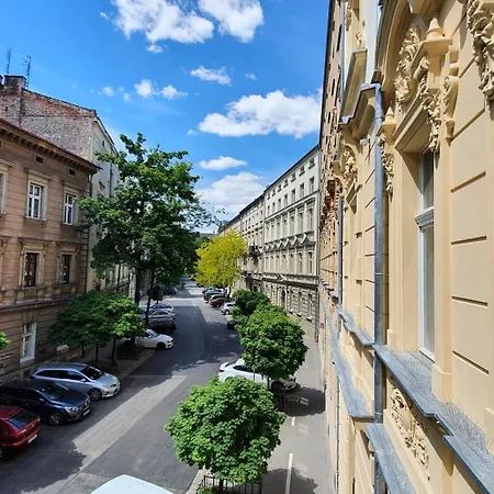 Location To Explore Spacious 105m2 Krakau