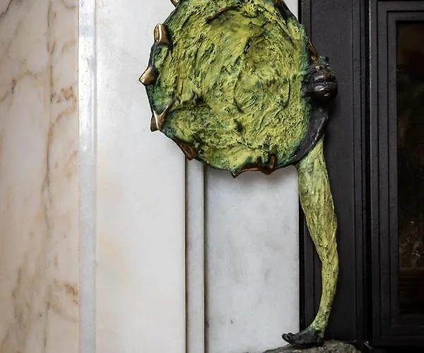 Location To Explore Spacious 105m2 *