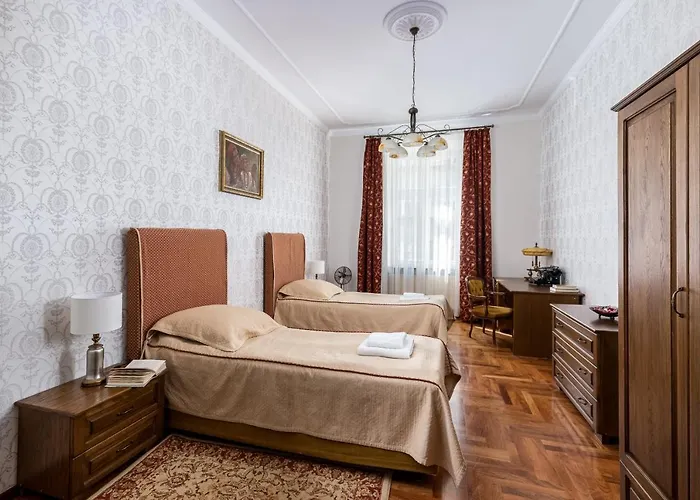 Location To Explore Spacious 105m2 كراكوفيا