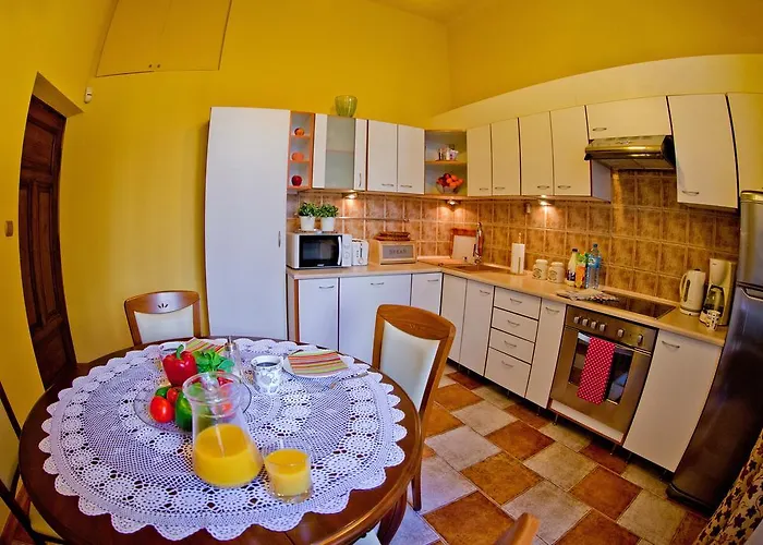 Location To Explore Spacious 105m2 * كراكوفيا