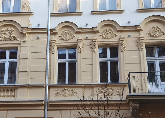 Location To Explore Spacious 105m2 شقة