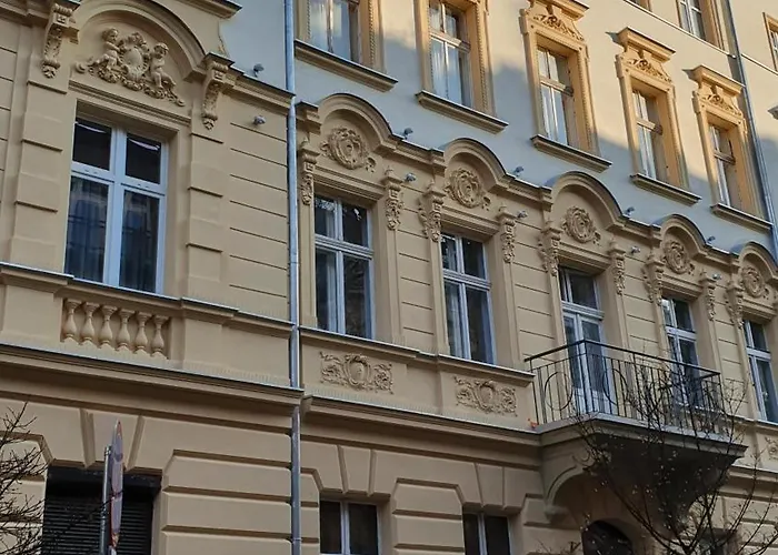 Location To Explore Spacious 105m2 شقة *